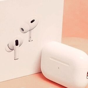 Apple White Wireless Earbuds